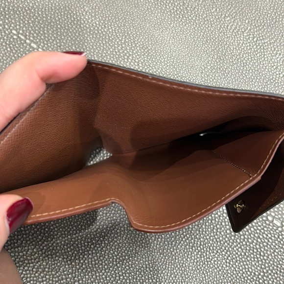 LOUIS VUITTON wallet - Picture 10 of 12